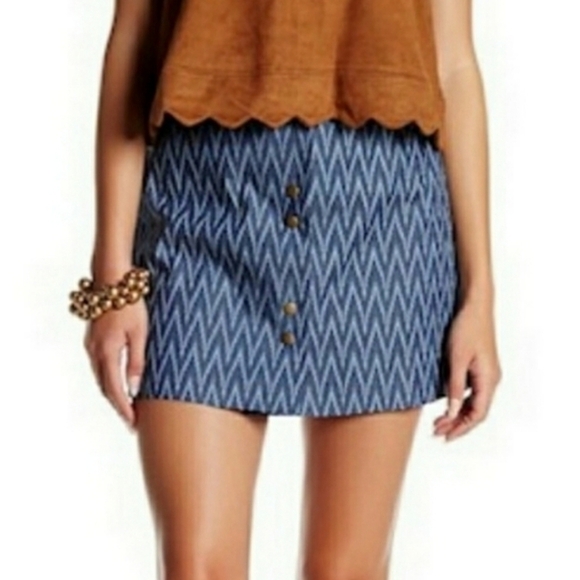 Romeo & Juliet Couture Blue Chevron Chambray Skirt Size Small - Picture 1 of 9